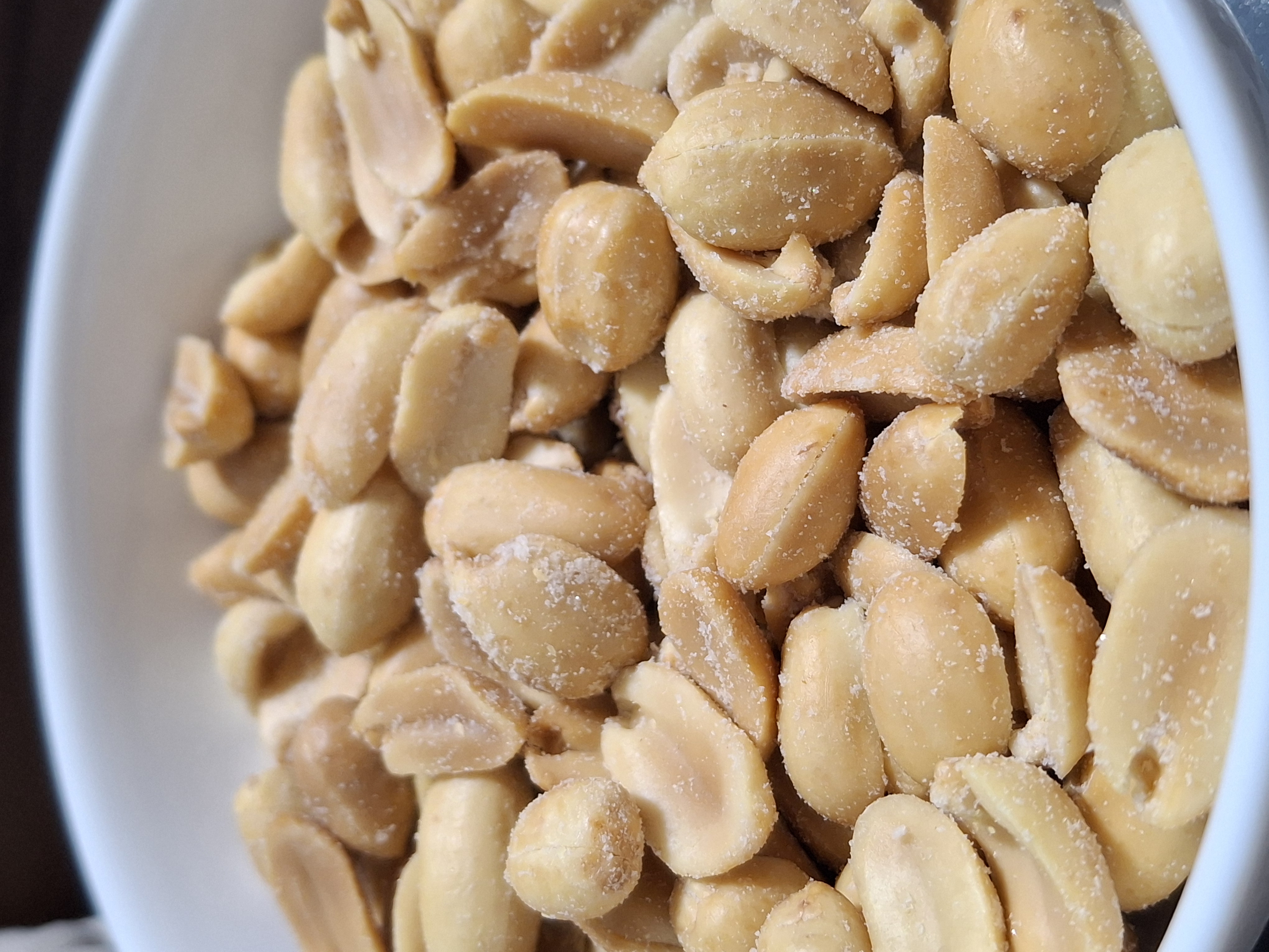 بادام زمینی نمکی بی پوست شهتاک